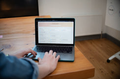Business Email Writing in English: Templates, Tone and Common Mistakes